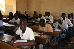 La France offre des bourses de formation d ’excellence à cinq bacheliers maliens