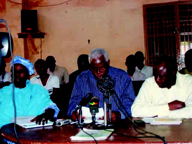 Le show du MP 22 lors de l’anniversaire du 22 mars : IBK : «sans repère… a toujours trahi …» -Kansaye, le directeur de la police : «un fou» – Le Ministre Sada Samaké : «venu se venger» – «Que les bénéficiaires de promotions à titre exceptionnel soient remis dans leurs droits»… « Une grande marche le 08 Avril prochain sur la primature »