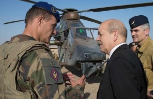 Des paniers garnis pour le réveillon des soldats français au Mali