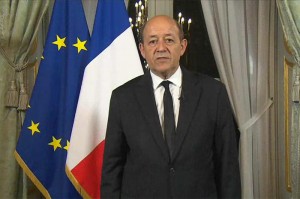 Le Drian au Mali : «Nous n’oublions jamais nos otages»