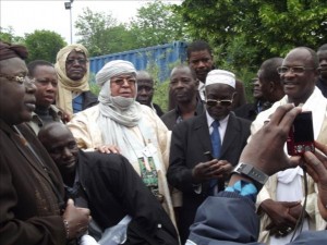 La fausse note : «Main tendue» aux rebelles et jihadistes du Nord – bâton et cravache pour les mutins du Sud