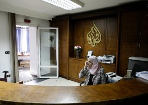 Egypte: la police arrête des journalistes d’Al-Jazeera