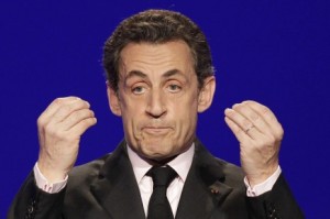 Sarkozy adopte la méthode Strauss-Kahn