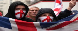 Angleterre : Un groupe extrémiste islamophobe harcèle les fidèles d’une mosquée
