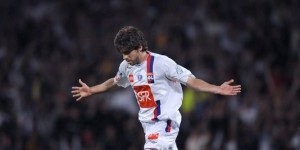 Le footballeur Juninho annonce sa retraite