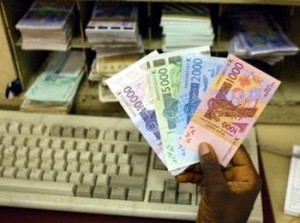 Pris en chasse depuis la banque où il a fait un retrait de 11 millions : un commerçant se fait agresser par un braqueur dans le WC et perd plus de 7 millions de F CFA