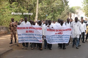 Les médecins en spécialisation du mali dans la rue : La marche de la honte