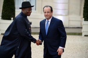 Hollande promet au Nigeria son aide contre Boko Haram