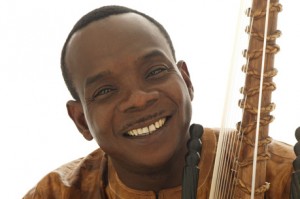 En concert privé à Abidjan, Toumani Diabaté dévoile toute la magie et la beauté intemporelle de son instrument