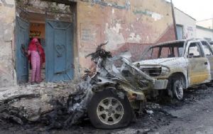 Explosion de deux voitures piégées à Mogadiscio: un mort, un blessé