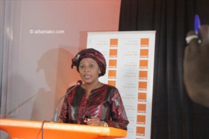 Rapport d’activités 2013 de la Fondation Orange Mali: 1,4 milliard de FCFA déboursé au service de la population malienne.