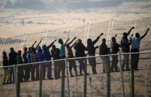 Des centaines d’immigrants subsahariens tentent de franchir la frontière