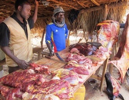 vendeur viande rouge boucher marche