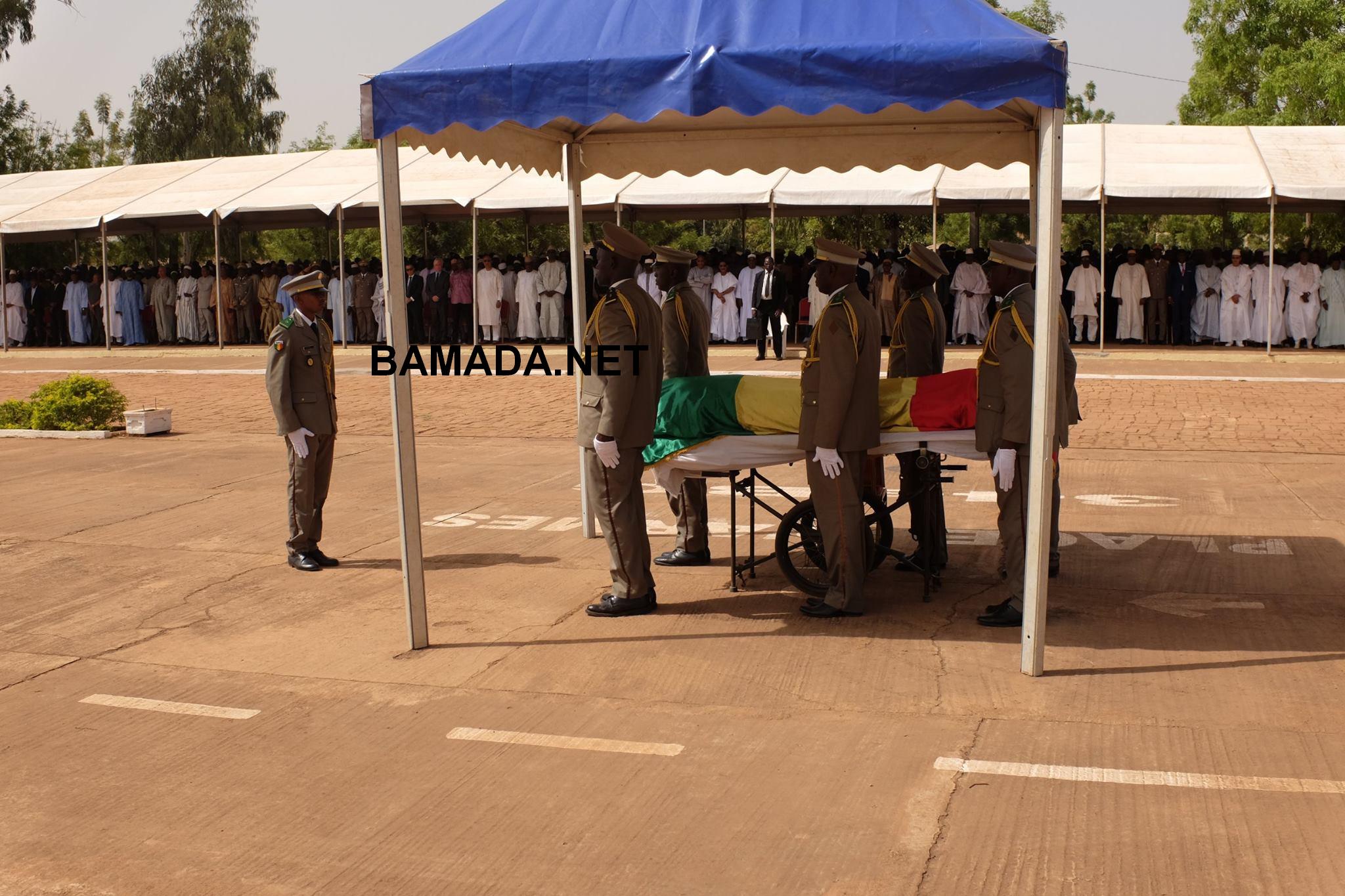 cercueil ceremonie funeraire hommage mort general kafougouna kone