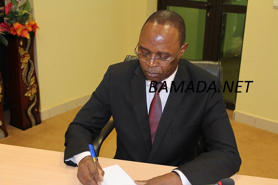 moumouni guindo president office illicite lutte enrichissement conference